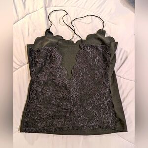 🚨Last Chance🚨 Francesca’s XS Black Scalloped Lace-Back Cami 🖤✨